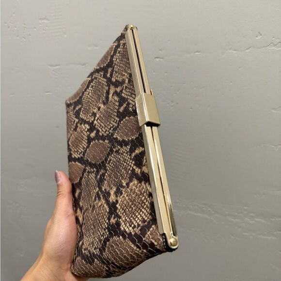 Handmade Genuine Embossed Leather, Articulated Metal Frame Clutch/Crossbody - Picture 10 of 14